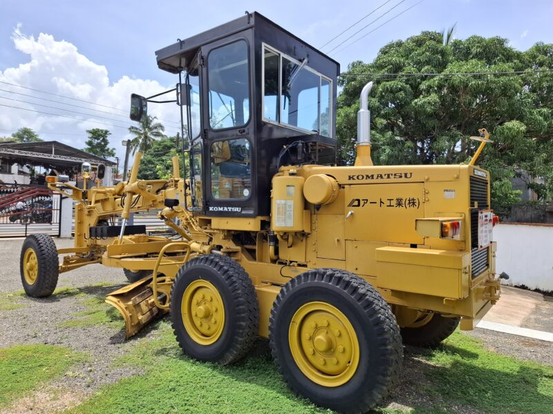 Komatsu GD405A-1 Motor Grader