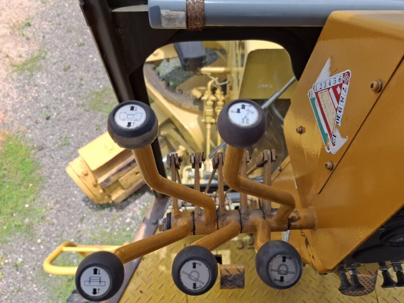 Komatsu GD405A-1 Motor Grader