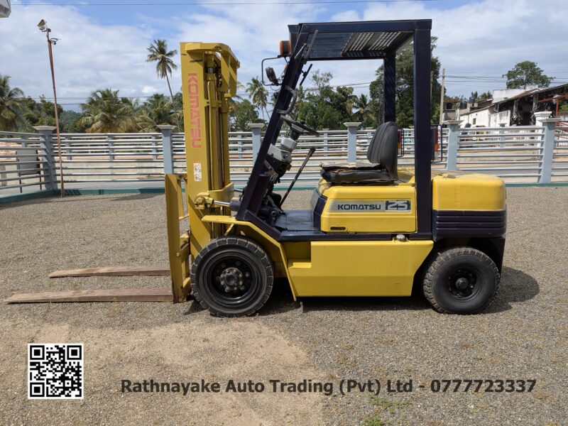 Komatsu FG25-11 Forklift