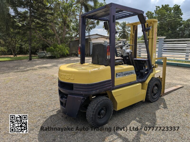 Komatsu FG25-11 Forklift